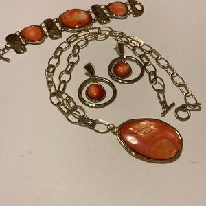 Women’s bijouterie costume jewelry is coated with a layer of silver set 4 things